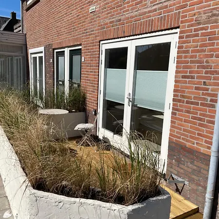 Knusse Met Zonnig Terrasje *