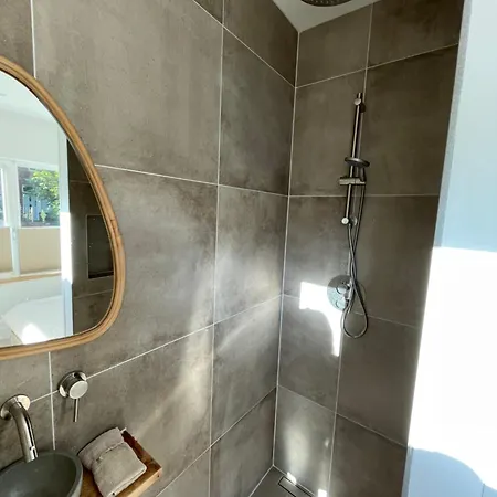 Knusse Met Zonnig Terrasje *