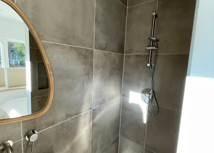 Knusse Met Zonnig Terrasje *